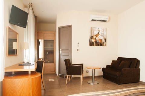 Superior Room | In-room safe, desk, soundproofing, free WiFi