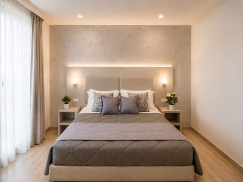 Superior Room | Premium bedding, down comforters, memory foam beds, minibar