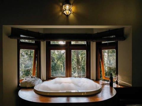 Romantic Chalet (Master) | Deep soaking bathtub