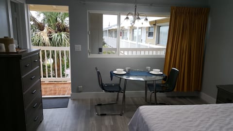 Studio, 1 King Bed | Premium bedding, individually decorated, individually furnished, desk