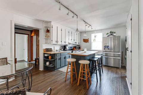 Full Kitchen: Bright and airy space with modern appliances and stylish seating for all your culinary adventures!