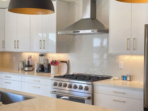 6 burner gas range, basic spices, lots of kitchenware to cook an amazing meal