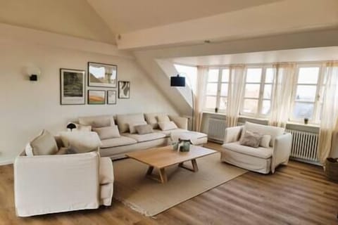 57093d03 ee42 4f4c ab71 5f806856a9cf