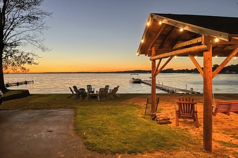 Cecil Vacation Rental | 2BR | 1BA | 680 Sq Ft | 4 Steps to Enter