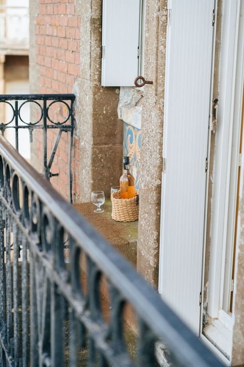 Property, Wood, Brickwork, Window, Fence, Building, Brick, Facade, House, Flowerpot