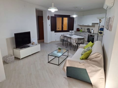 Water, Plant, Building, Sky, Azure, Tree, Swimming Pool, Window, Grass, Leisure