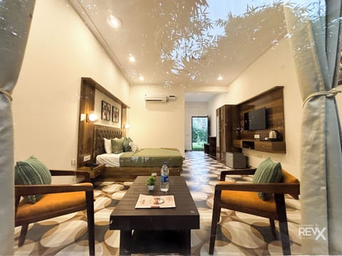 Superior Double Room | Rollaway beds, free WiFi, bed sheets