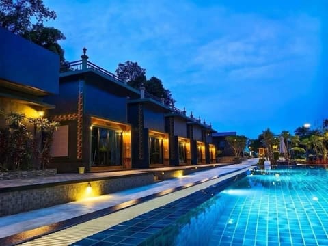 10 outdoor pools