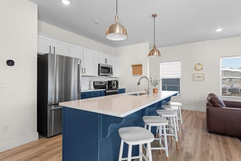 Additional seating at the bar island 