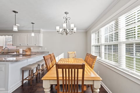dining area with seating for 10