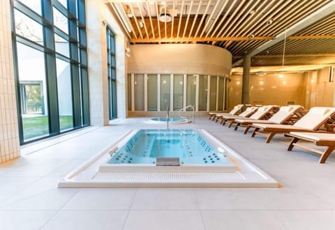 Indoor spa tub