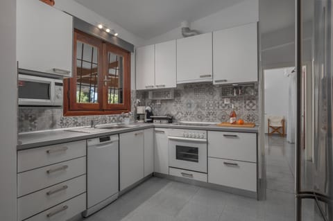 Villa | Private kitchen | Electric kettle, toaster