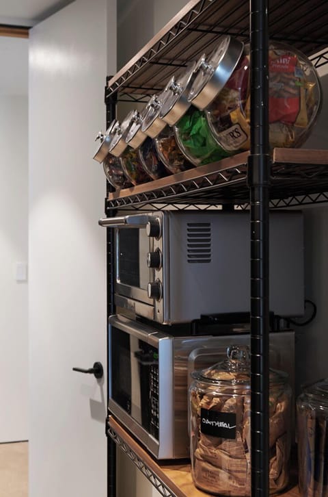 Fridge, microwave, dishwasher, cookware/dishes/utensils