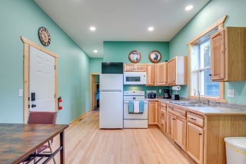 Kitchen | Dining Area