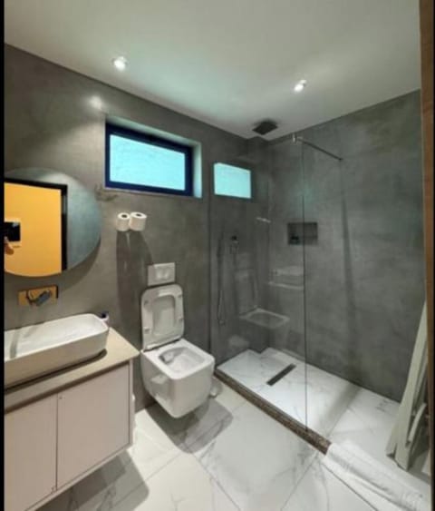 Free toiletries, hair dryer, towels, shampoo