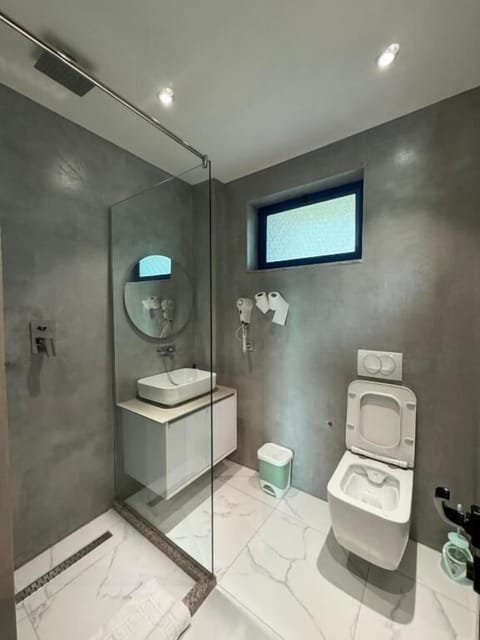 Free toiletries, hair dryer, towels, shampoo