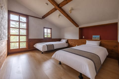 Classic Twin Room, Non Smoking, Mountain View | Bathroom | Slippers