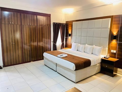 Basic Room | Desk, free WiFi