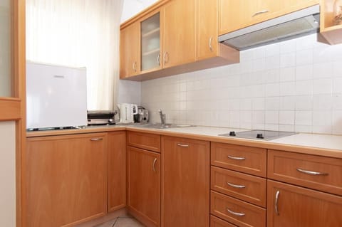Family Apartment, 2 Bedrooms, Sea View, Beachside | Private kitchen | Electric kettle, toaster