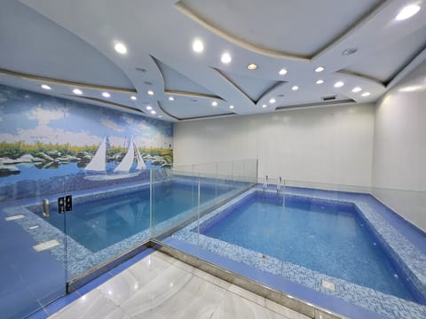 6 indoor pools