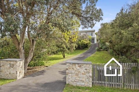 Welcome to "Banksia Beach Retreat" - 4 bedrooms and 3 bathrooms