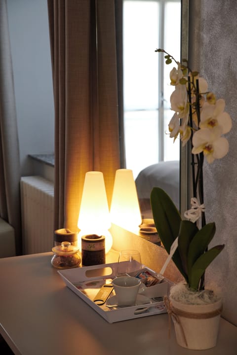Egyptian cotton sheets, premium bedding, down comforters, in-room safe