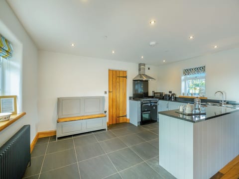 Kitchen area | Deri - Parc Wernol Cottages, Chwilog, near Pwllheli