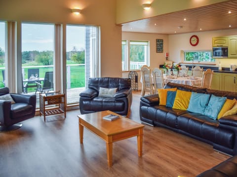 Living area | Chestnut Cottage, Great Yarmouth