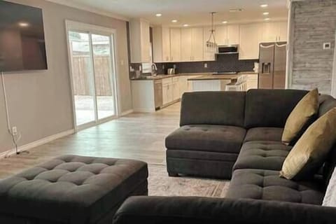 22810a8b 6d12 48f9 84fa a00046a65749