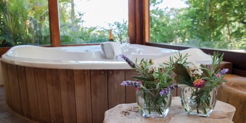 Sauna, hot tub, steam room, body treatments, aromatherapy