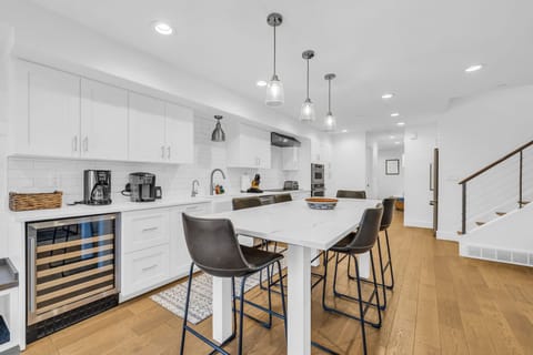 Kitchen: Fully-equipped kitchen, brand new KitchenAid appliances, drip coffee maker, Keurig, blender, wine fridge
