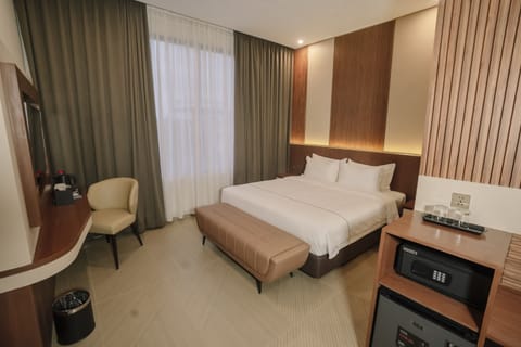 Luxury Single Room | Desk, laptop workspace, WiFi (free)