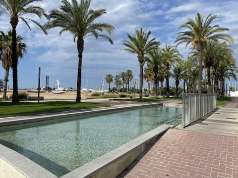 Beach nearby, 5 beach bars