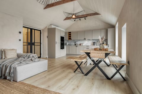 cf6d25e2-126a-4ab2-bdcf-5f3e6e373648