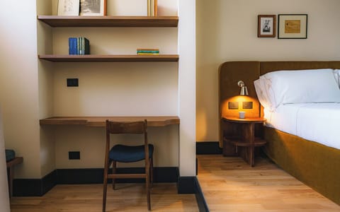 Camera 3 | In-room safe, soundproofing, free WiFi