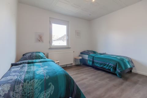 Bedroom 1 | 2 comfortable single beds with wardrobe (1)