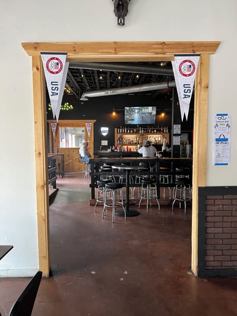 Lunch and dinner served, American cuisine