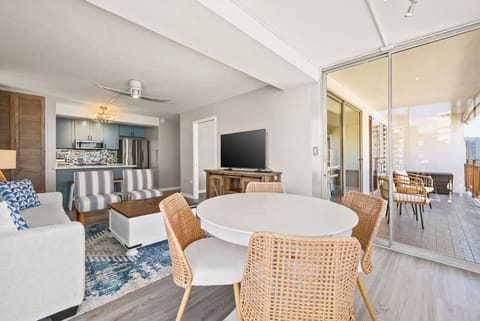 Gather around the kitchen table or bar seating for breakfast chats and evening recaps.