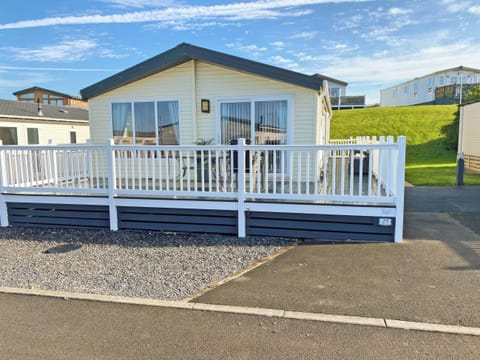 Exterior | Sunset Lodge, Heysham-Morecombe, near Lancaster