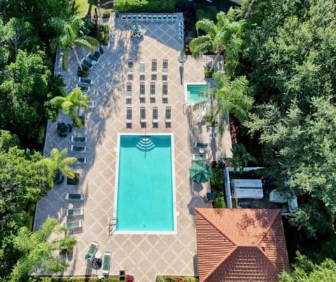 Poolside perfection.
