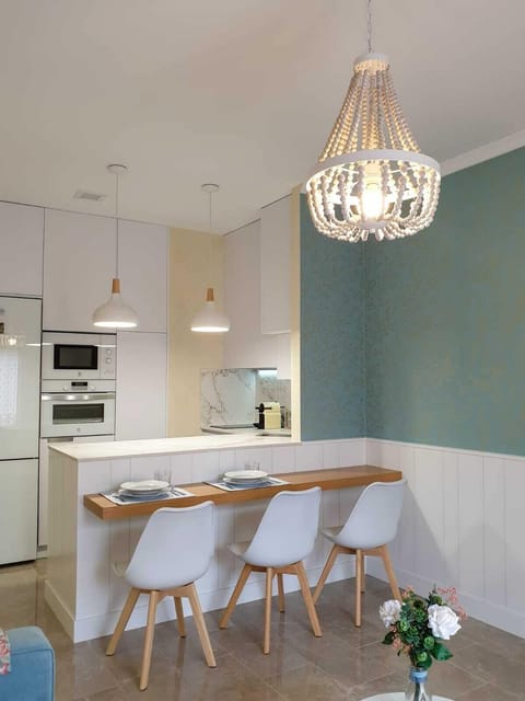 Apartment, 1 Bedroom, Smoking, Balcony | Dining room