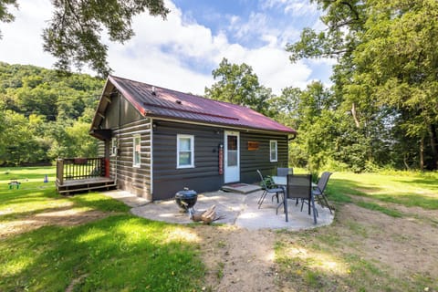 Outside of Relaxed cabin at Crooked Creek
