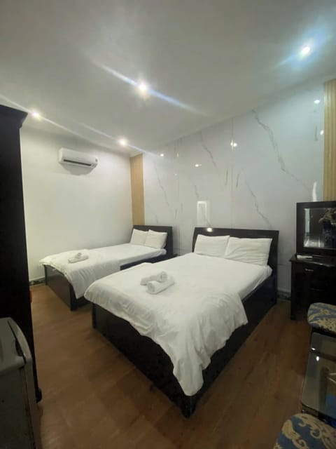 Quadruple Room | Desk, blackout drapes, soundproofing, free WiFi