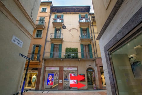Superior Apartment, City View | 1 bedroom, in-room safe, laptop workspace, blackout drapes