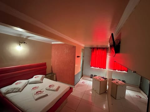 Twin Room | Free WiFi, bed sheets