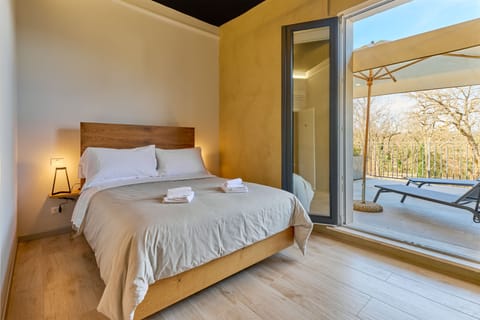 Deluxe Double Room, Balcony | Desk, cribs (surcharge), WiFi (free), bed sheets