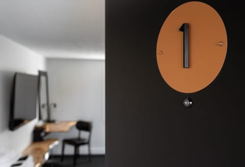 Room 1- Lower Level, 2 Queens