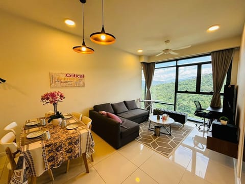 Comfort Suite, Hill View | Living area