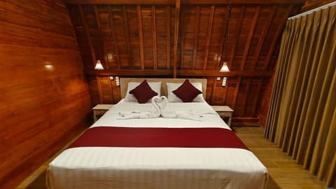 Luxury Double Room, 1 Double Bed, Garden View | Soundproofing, free WiFi, bed sheets