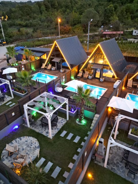 7 outdoor pools